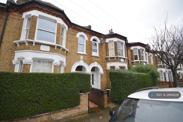 image for 2 bedroom flat in Harbut Road, London, SW11 (2 bed) (#2666828)