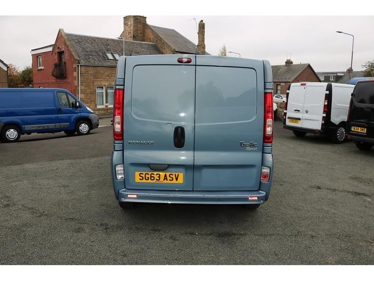 2013 RENAULT TRAFIC LWB *NO VAT* SPORT EXCELLENT CONDITION YEARS MOT vivaro