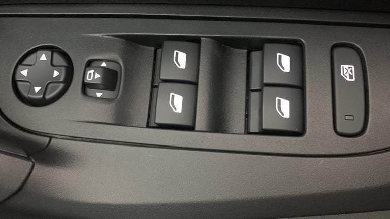 2024 Peugeot 2008 1.2 PureTech Allure SUV 5dr Petrol EAT Euro 6 (s/s) (130 ps) SUV Petrol Automatic