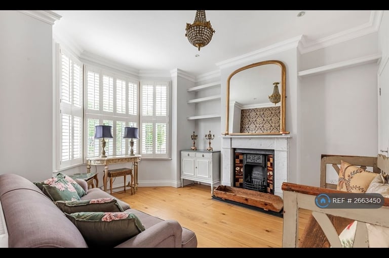 3 bedroom house in Ravensbury Road, London, SW18 (3 bed) (#2663450)