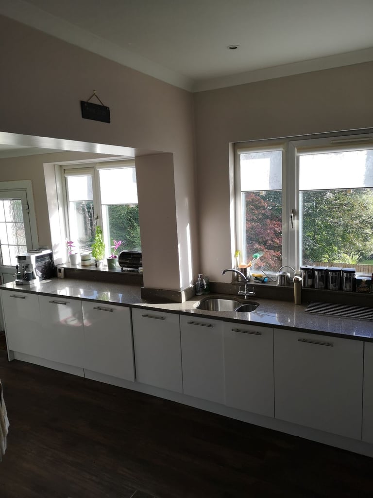 **SOLD** White gloss slab kitchen doors - great condition! 