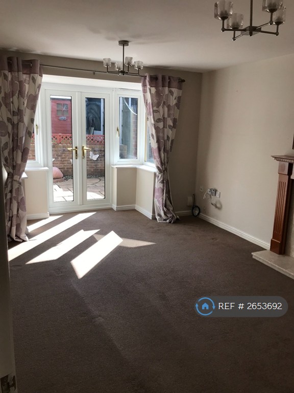 6 bedroom house in Oak Apple Crescent, Ilkeston, DE7 (6 bed) (#2653692)
