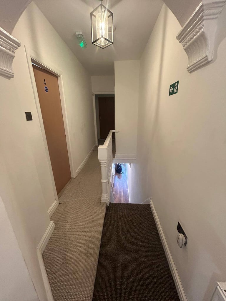 3 Bedrooms with enough space available in B15 3ED! 1 single and 1 twin room!  Accept DSS claimants.