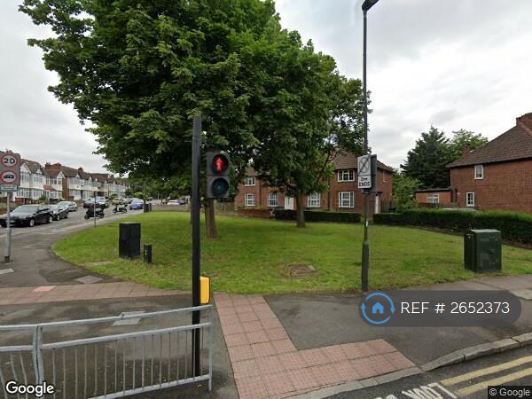 2 bedroom flat in Central Gardens, Morden, SM4 (2 bed) (#2652373)