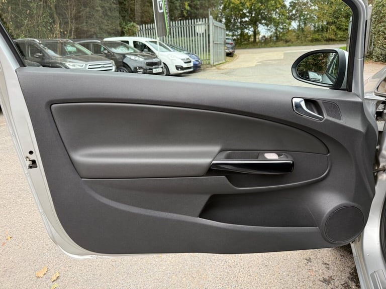 2015 Vauxhall Corsa 1.4 SE 3dr HATCHBACK PETROL Manual