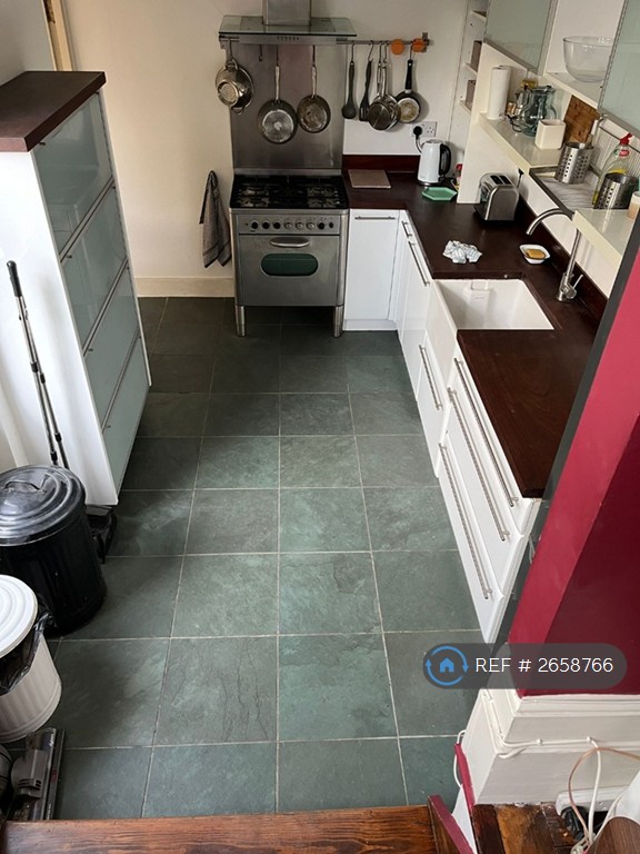 2 bedroom flat in Fountayne Road, London, N16 (2 bed) (#2658766)