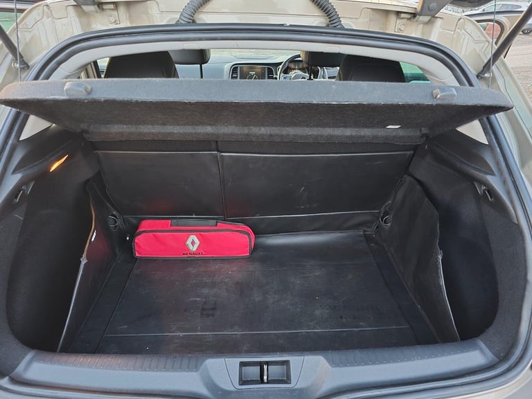 2016 Renault Megane 1.5 dCi Dynamique S Nav EDC Euro 6 5dr Hatchback Diesel Automatic