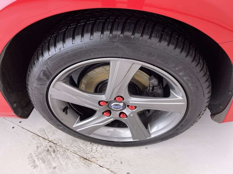 2015 Volvo V40 2.0 V40 R-Design Nav D2 5dr Hatchback Diesel Manual