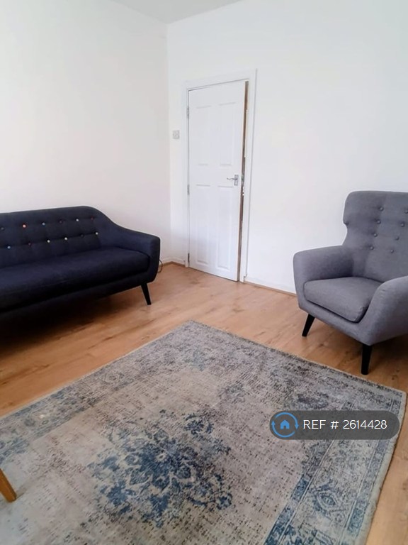 3 bedroom flat in Matilda House, London, E1W (3 bed) (#2614428)