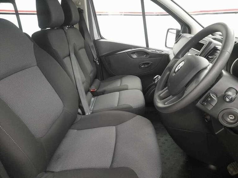 2021 Renault Trafic 2.0 dCi ENERGY SL28 Business 7 Seats 5dr MPV Diesel Manual