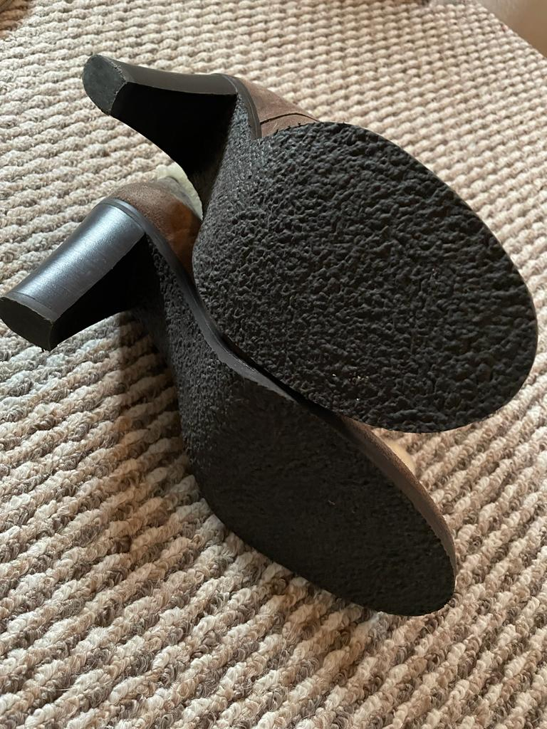 NEW> Demi-season women"s low shoes. HOBBS.