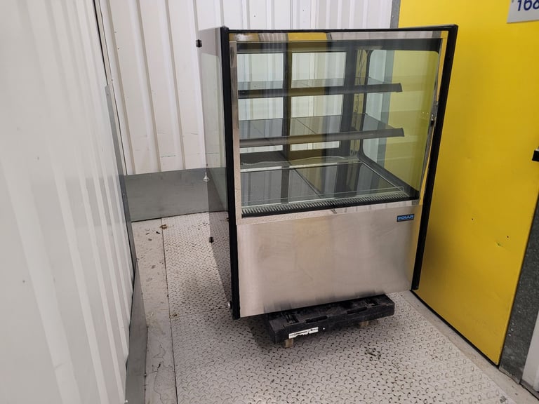 Polar 90 cm Commercial Catering Patisseries cake display fridge  Excellent condition 