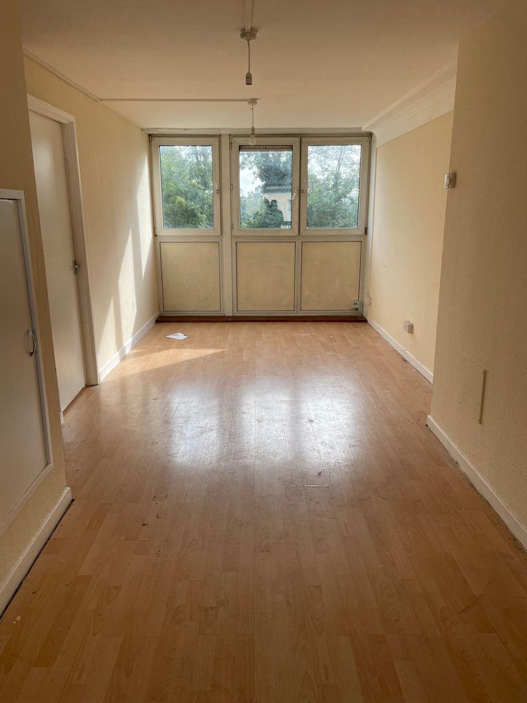 BEAUTIFUL 4 BEDROOM FLAT FOR RENT IN CRANFORD 