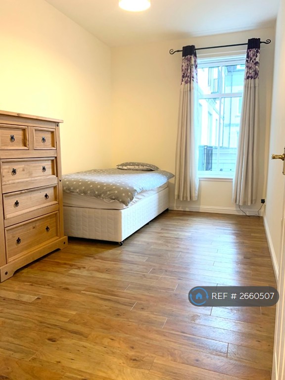 2 bedroom flat in Great Western Road, Aberdeen, AB10 (2 bed) (#2660507)