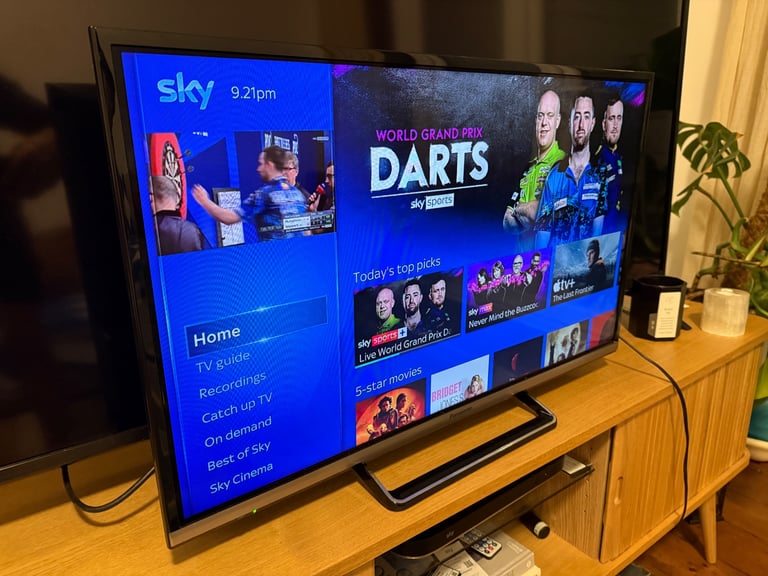image for FREE DELIVERY PANASONIC TX-32DS500B 32 INCH SMART TV WITH REMOTE GREAT CONDITION