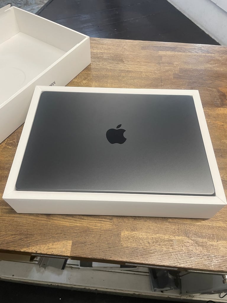 14-inch Apple MacBook Pro M4 16,1 (10-CPU 10-GPU) 16-core 16GB RAM 500GB SSD Space Black Logic Pro