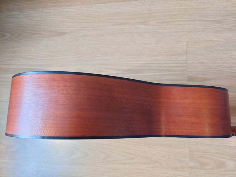 Yamaha FG700MS Solid Top Acoustic guitar with gigbag