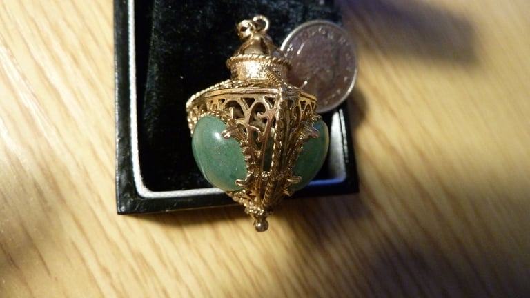 12.3 grams very large vintage 9ct gold agate ornate pendant stunning