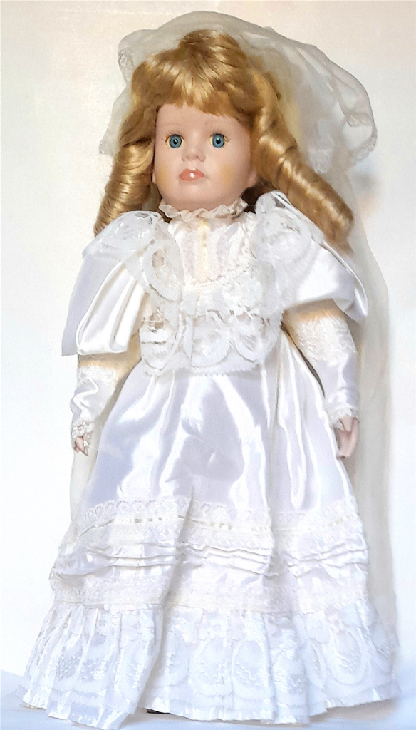 BRIDE DOLL - SILKY BRIDAL DRESS with VEIL - LEONARDO PORCELAIN - 42 cm tall