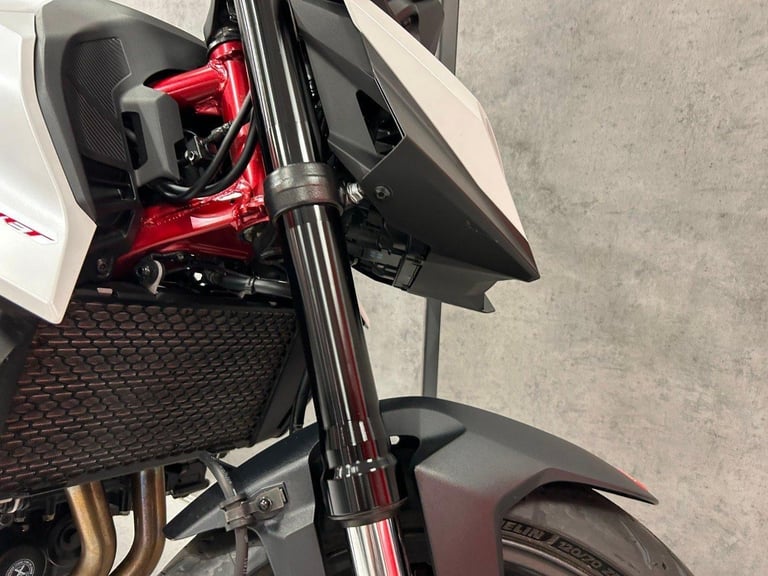 74/2025 Honda CB750 Hornet - ONLY 749 MILES!!