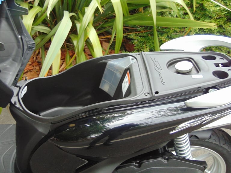 Honda ANC 125 F SH125 Automatic Scooter 2016 very low miles little used from new