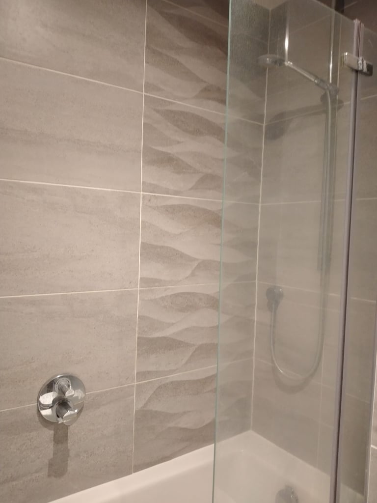 2 bed house for rent, close to centre & Rg12 9RT
