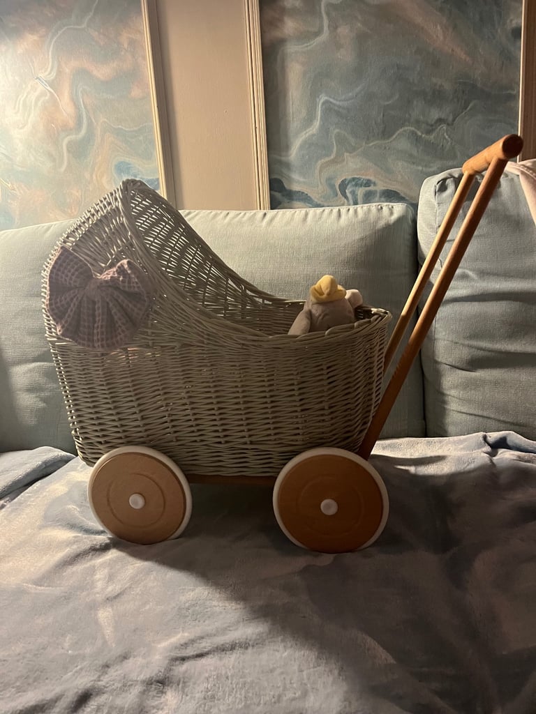 Dolls Wicker Pram