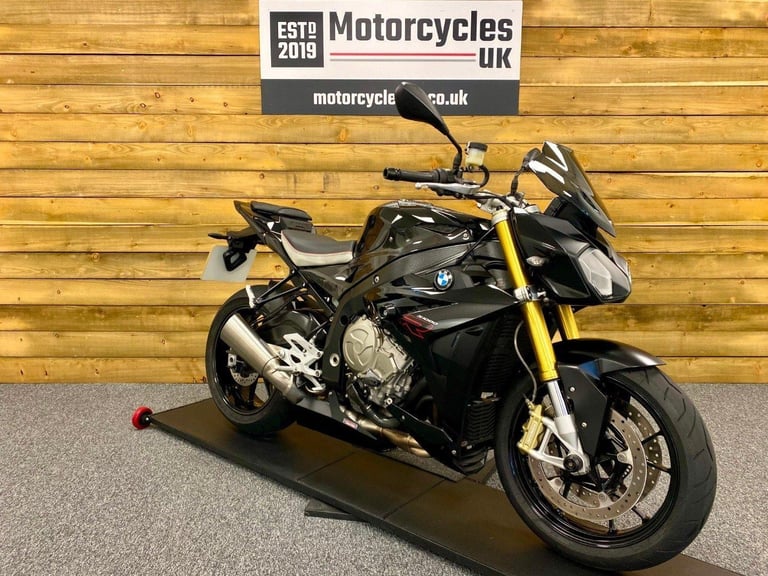 SUPERB 2016 BMW S1000R SPORT, ONLY 7173 MILES AND ONE OWNER, GREAT SPEC!