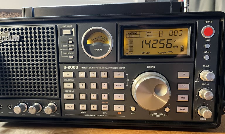 TECSUN S-2000 Communication Receiver with FM Stereo, MW, LW, SW SSB and Air Band.  As New.