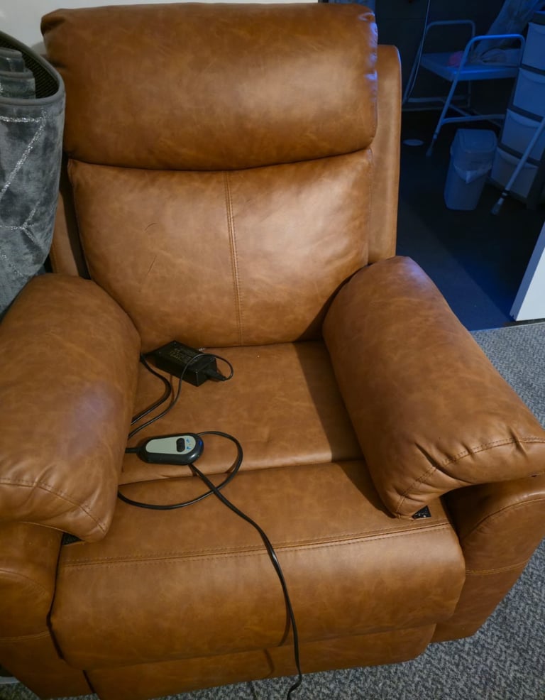 Motor riser recliner Chair - Great Condition