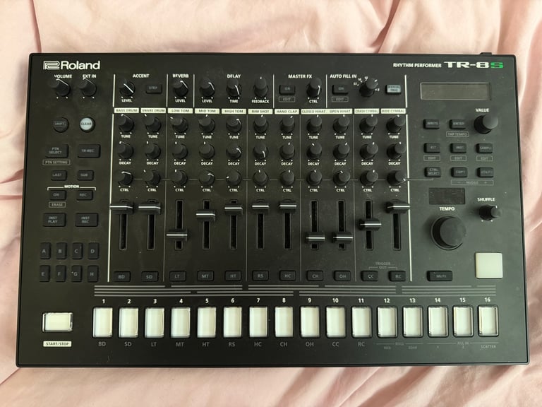 Roland TR-8S