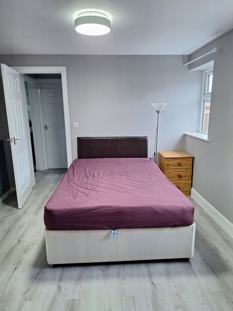 Large double bedroom in a bungalow with separate bathroom - Craigleith