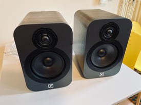 Q Acoustics 3020 Bookshelf Speakers (Pair) + QED Silver Speaker Cable