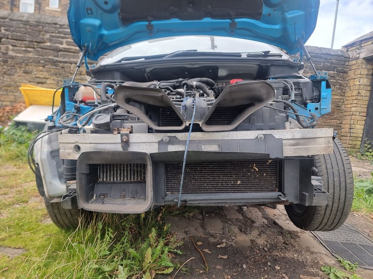 2014 Renault Captur Breaking. BIXNX, RPM Blue.