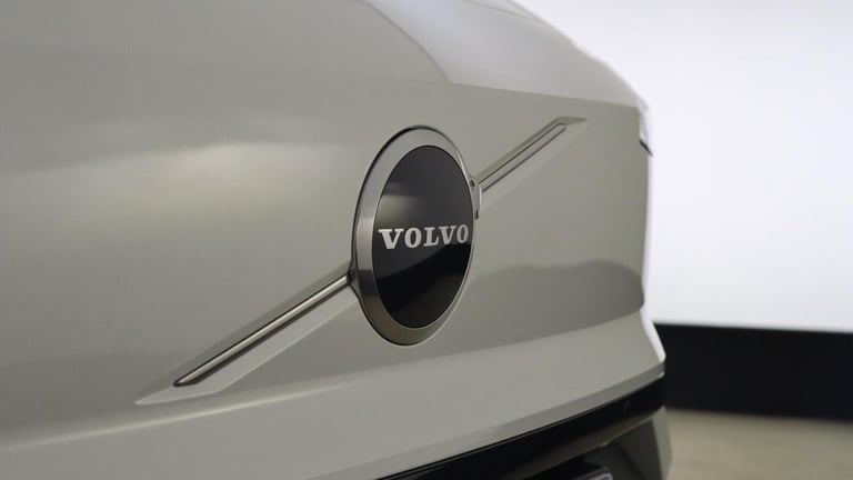 2025 Volvo EX30 Twin Performance Plus (Harman Kardon Sound, Apple CarPlay, BLIS) ESTATE Electric ...
