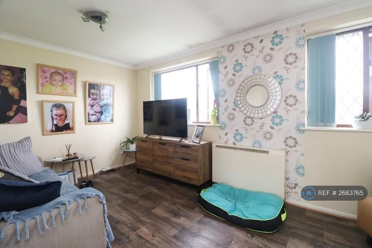 image for 1 bedroom flat in Brookshaw Street, Bury, BL9 (1 bed) (#2683765)
