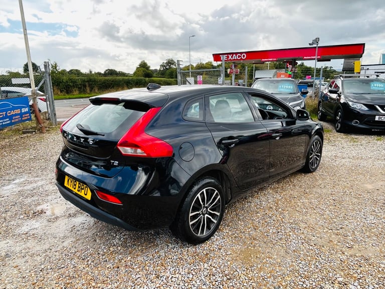 2018 Volvo V40 2.0 T2 Momentum Hatchback 5dr Petrol Manual Euro 6 (s/s) (122 ps)
