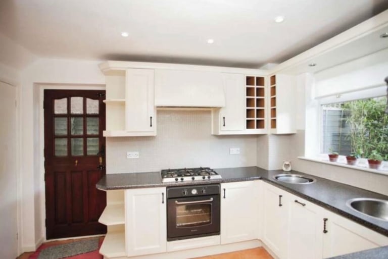 Used Complete Kitchen - Dismantled And Ready To Collect