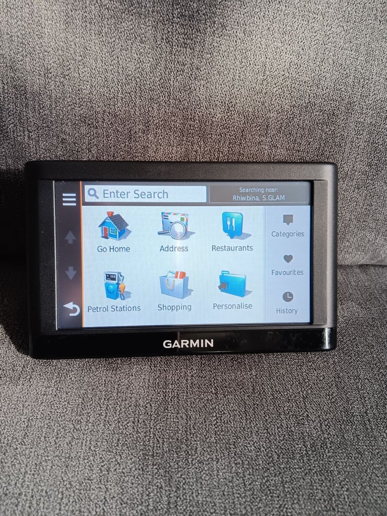Garmin Nuvi 56 Sat Nav, charger, stand, in car charger and case
