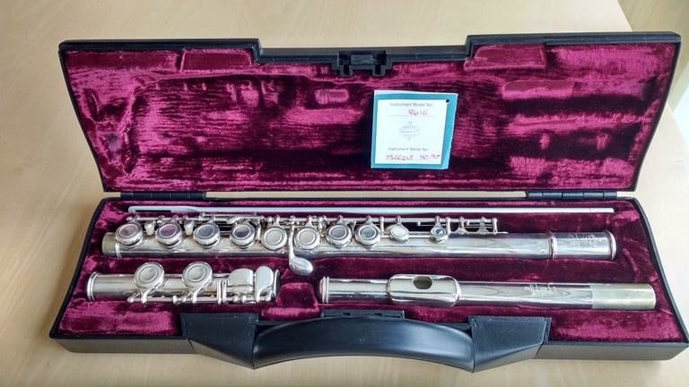 image for Flute - Buffet Crampon 861E with hard case and numerous free accessories.