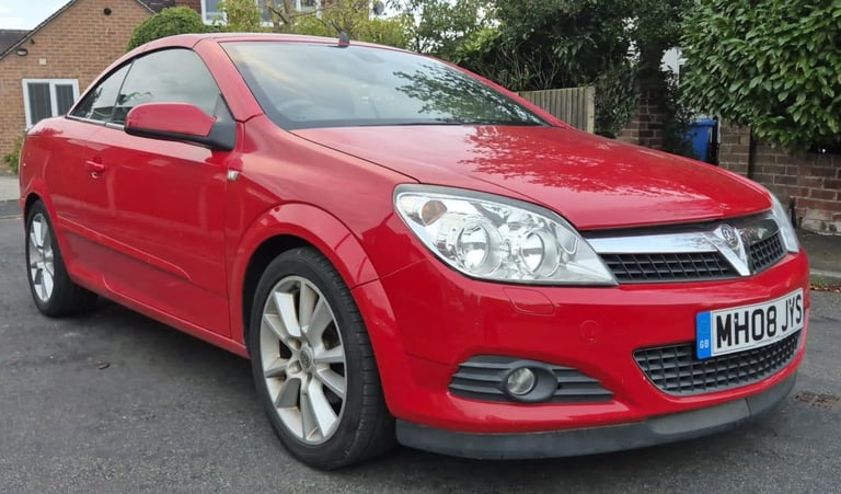 Automatic - Convertible. Leather seats. Serviced 12 times. 2008 Vauxhall Astra TwinTop Design 1.8