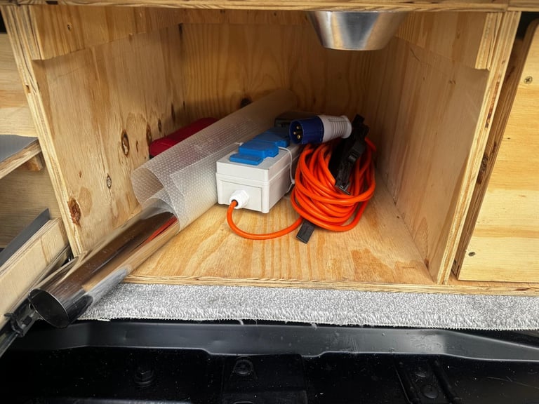 Vauxhall COMBO 2000 EDITION 79k Basic Stealth Camper