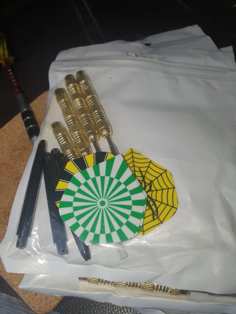 BNIP , 9 Sets Of Darts , 8 Packs With 3 Plus 1 Spare & Other 1 Black With Black Flights , Excellent 