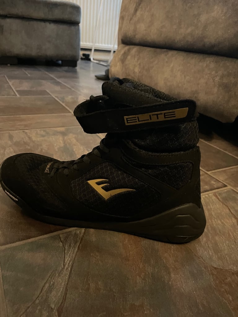 Barley used everlast pro elite boxing boots (price negotiable)