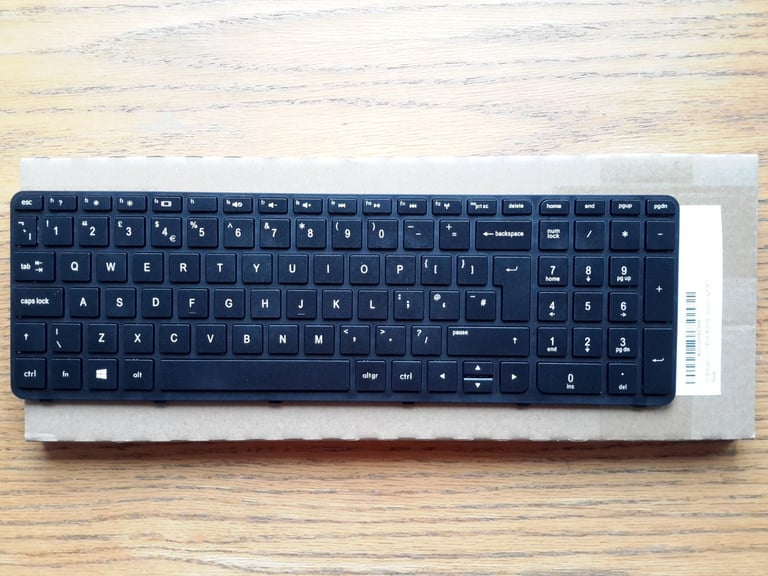 ::: HP Pavilion UK QWERTY Keyboard 749658-031 :::