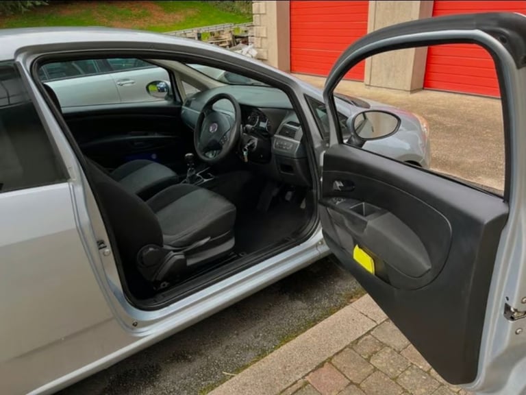 Grande punto 1.4 petrol cheap insurance and tax vgc in out motd 