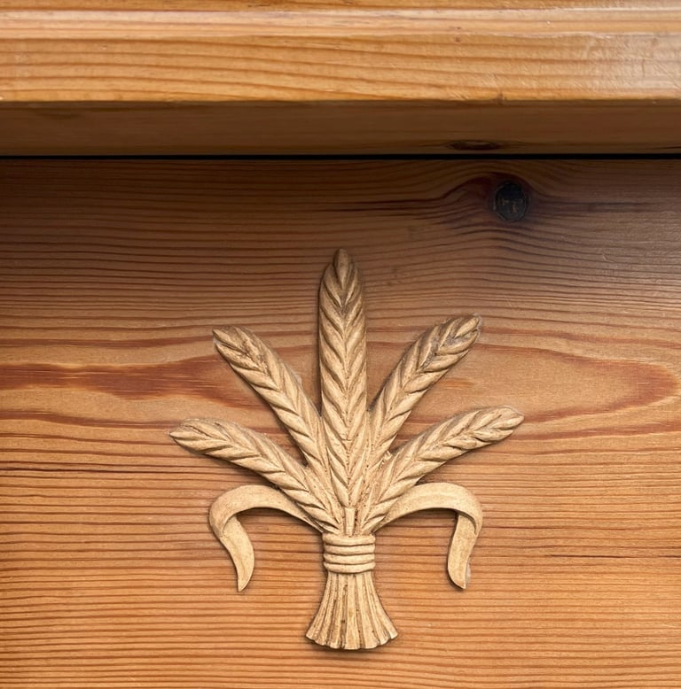 A CHUNKY SOLID PINE SIDE TABLE WITH WHEATSHEAF MOULDINGS