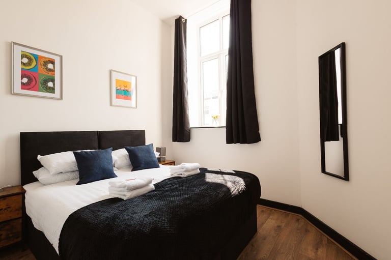 Short Term Let in Warrington | Town Centre | Parking