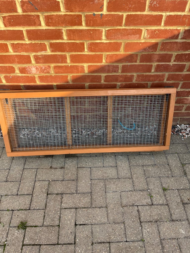 Foldable rabbit/guinea pig run