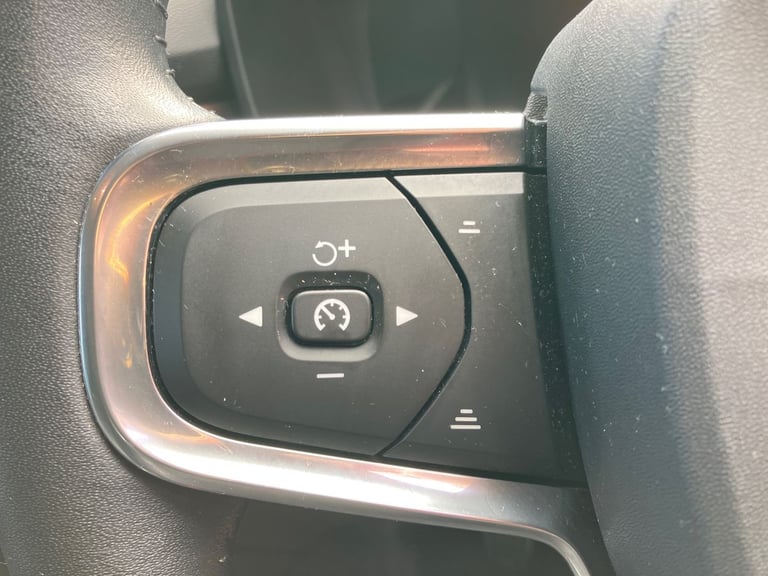 2019 Volvo XC40 1.5 T3 Momentum Pro 5dr Estate PETROL Manual